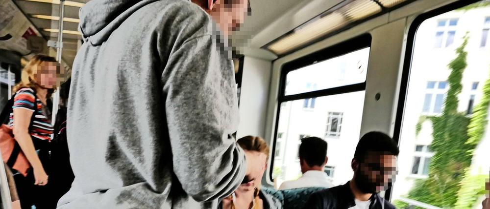 Eine Kontrolle in der Berliner S-Bahn. 