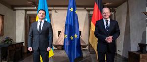 Olaf Scholz (R) und Volodymyr Selensky 