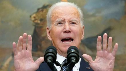 Präsident Joe Biden spricht über die Ukraine im Roosevelt Room des Weißen Hauses. 