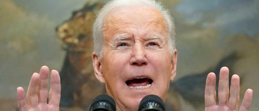 Präsident Joe Biden spricht über die Ukraine im Roosevelt Room des Weißen Hauses.