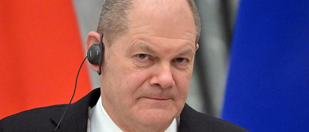 Olaf Scholz bei der Pressekonferenz mit Wladimir Putin.