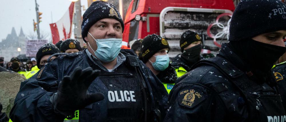 Die Polizei hat den Anführer der Corona-Proteste im kanadischen Ottawa verhaftet.