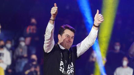 Israel Gonzalez feierte am Sonntag mit Alba seinen ersten Titel als Cheftrainer.