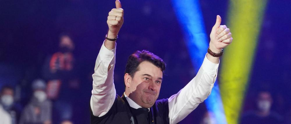 Israel Gonzalez feierte am Sonntag mit Alba seinen ersten Titel als Cheftrainer.