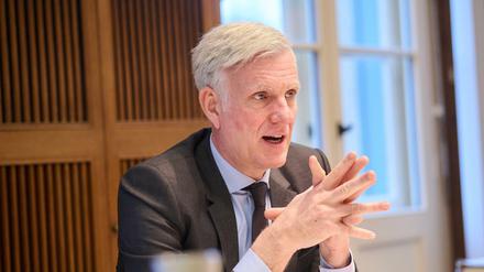 Berlins Wirtschaftssenator Stephan Schwarz gab erste Eckdaten für die Neustart-Förderung bekannt.