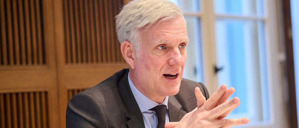 Berlins Wirtschaftssenator Stephan Schwarz gab erste Eckdaten für die Neustart-Förderung bekannt.