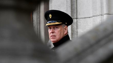 Prinz Andrew galt einst als der Lieblingssohn der Queen. Nun soll er sich aus öffentlichen Auftritten des Königshauses zurückziehen.