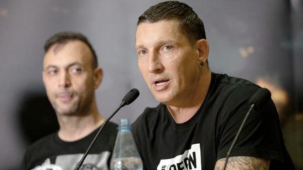 Sportvorstand Stefan Kretzschmar (re.) blickt angesichts der Personalsituation bei den Füchsen zuversichtlich in die Zukunft.