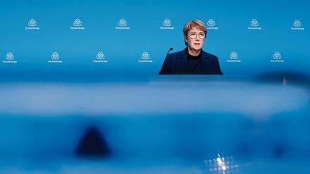 Immer noch einsam an der Spitze? Martina Merz, Vorstandsvorsitzende von Thyssenkrupp, spricht im November 2021 bei der Bilanzpressekonferenz des Konzerns.