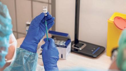 Nicht nur eine Frage der Dosis: Lebendimpfstoffe könnten noch besser gegen neue Varianten des Coronavirus wirken als die bisherigen mRNA-Impfstoffe.