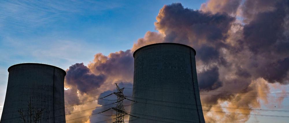 Das Braunkohlekraftwerk Jänschwalde soll bis 2028 vom Netz gehen. Oder soll es länger Strom und Wärme liefern?