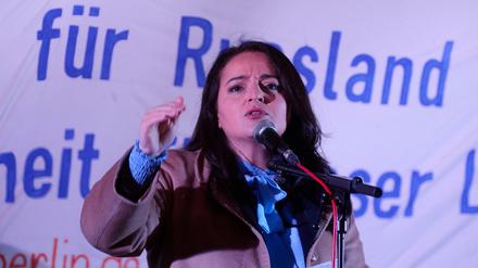 Die Linken-Abgeordnete Sevim Dagdelen bei der Kundgebung "Solidarität für Russland ist Solidarität für unser Land".