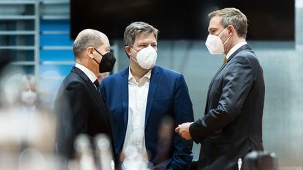 Müssen sich zügig einigen: Kanzler Olaf Scholz, Wirtschaftsminister Robert Habeck, Finanzminister Christian Lindner.
