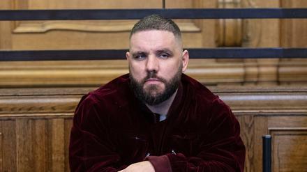Patrick Losensky, bekannt unter dem Künstlername "Fler", im November 2020 im Amtsgericht Tiergarten. Damals saß er allerdings selbst als Angeklagter vor Gericht