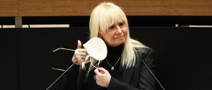 Innensenatorin Iris Spranger während einer aktuellen Stunde im Abgeordnetenhaus in Berlin
