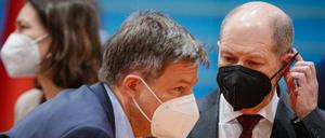 Bundeskanzler Olaf Scholz (r.) und Wirtschaftsminister Robert Habeck (l.), beraten zum Ukraine-Konflikt.