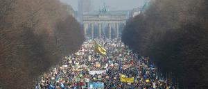 Schon eine halbe Stunde nach Beginn der Demo war die Straße des 17. Juni laut Polizei voll.