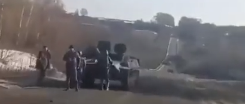 Das Video zeigt Soldaten, die offensichtlich keinen Kraftstoff mehr haben.