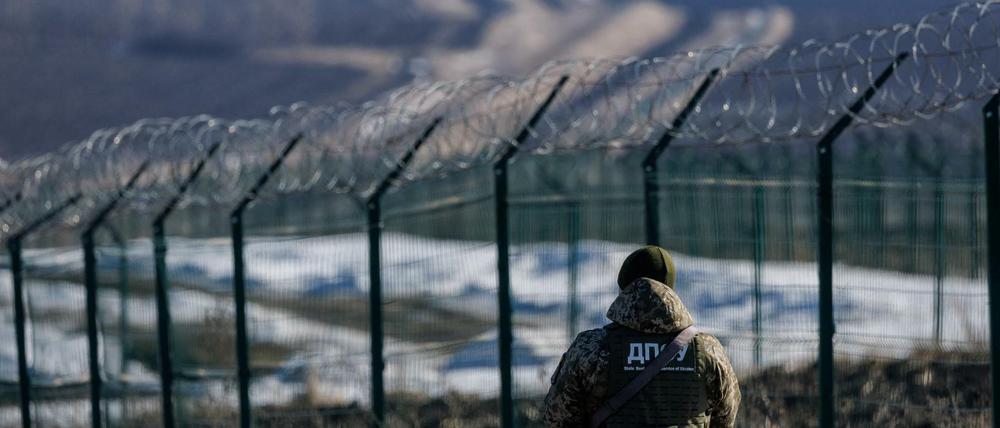 Eine ukrainische Grenzpartouille an der Grenze zu Russland