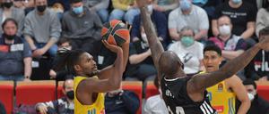 Jaleen Smith (links) war Albas bester Werfer beim Sieg in Villeurbanne.