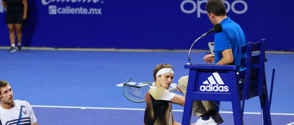 Alexander Zverev schlug nach einer Niederlage mehrfach mit dem Schläger gegen den Schiedsrichterstuhl.