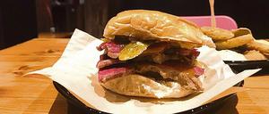 Klassiker, neu verpackt: Der Salt Beef Burger von Sun Day in der Markthalle Pfefferberg. 