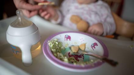Die Weltgesundheitsorganisation WHO macht Herstellern von Babynahrung große Vorwürfe.