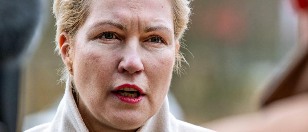Die Ministerpräsidentin Mecklenburg-Vorpommerns, Manuela Schwesig (SPD), ist mit ihrer Unterlassungsklage vorerst gescheitert.