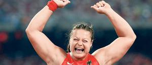 Kugelstoßerin Christina Schwanitz nach ihrem Gewinn der Goldmedaille bei der Weltmeisterschaft 2015 in Peking.