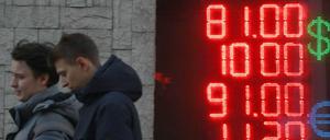 Mit Kapitalspritzen und Fremdwährungsgeschäften will die russische Zentralbank ihr Finanzsystem stützen.