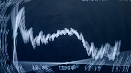 Die Dax-Kurve stürzt infolge der russischen Ukraine-Invasion ab.