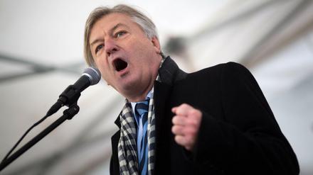 Gegen die Nato. Der Chefredakteur des rechtsextremen Magazins "Compact", Jürgen Elsässer, verteidigt Putin und attackiert die USA und die Nato als "Aggressor"