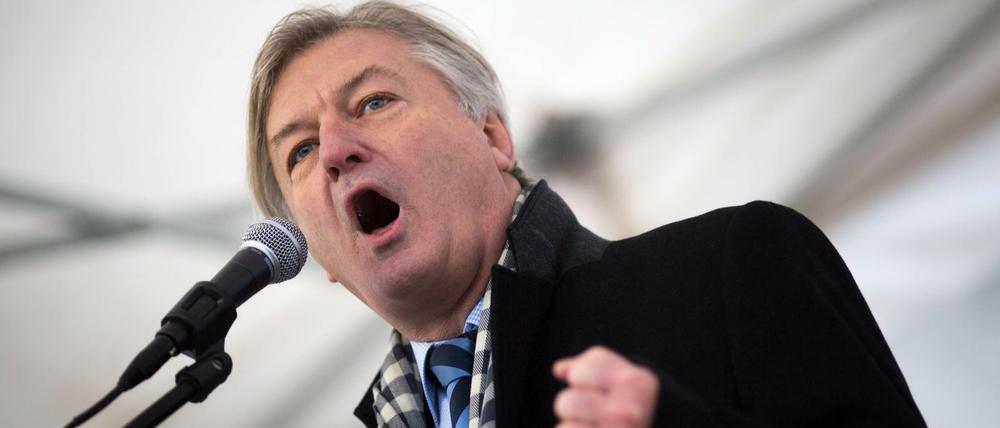 Gegen die Nato. Der Chefredakteur des rechtsextremen Magazins "Compact", Jürgen Elsässer, verteidigt Putin und attackiert die USA und die Nato als "Aggressor"