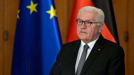 Bundespräsident Frank-Walter Steinmeier gibt eine Erklärung zum russischen Angriff auf die Ukraine im Schloss Bellevue ab.