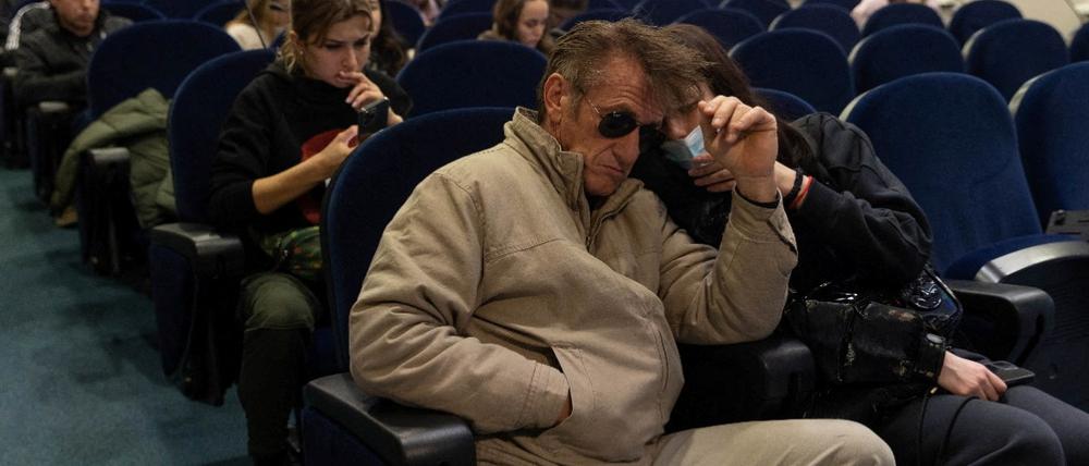 Sean Penn bei einer Pressekonferenz in Kiew.