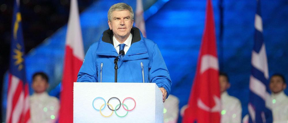 IOC-Präsident hatte zuvor die Neutralität des Sports betont. Nun fordert das IOC den Ausschluss.
