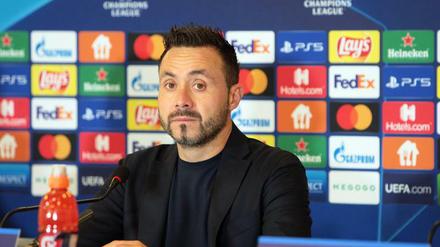 Trainer im Krisengebiet. Roberto De Zerbi würde allzu gern in sein Heimatland Italien zurückkehren. Doch der 42 Jahre alte Coach sitzt mit seiner Mannschaft von Schachtjor Donezk in Kiew fest.