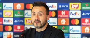 Trainer im Krisengebiet. Roberto De Zerbi würde allzu gern in sein Heimatland Italien zurückkehren. Doch der 42 Jahre alte Coach sitzt mit seiner Mannschaft von Schachtjor Donezk in Kiew fest.