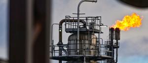 Schwedt: In der PCK-Raffinerie GmbH wird überschüssiges Gas in der Rohölverarbeitungsanlage verbrannt.