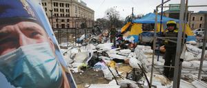 So sieht Charkiw nach einem Raketeneinschlag vor dem Gebäude der regionalen Verwaltung aus.