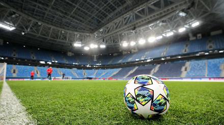 Der Europäische Fußballverband Uefa zieht offenbar Konsequenzen aus dem russischen Angriff auf die Ukraine.