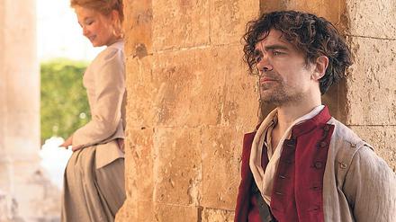 Cyrano (Peter Dinklage) schwärmt heimlich für seine Freundin Roxanne (Haley Bennett).