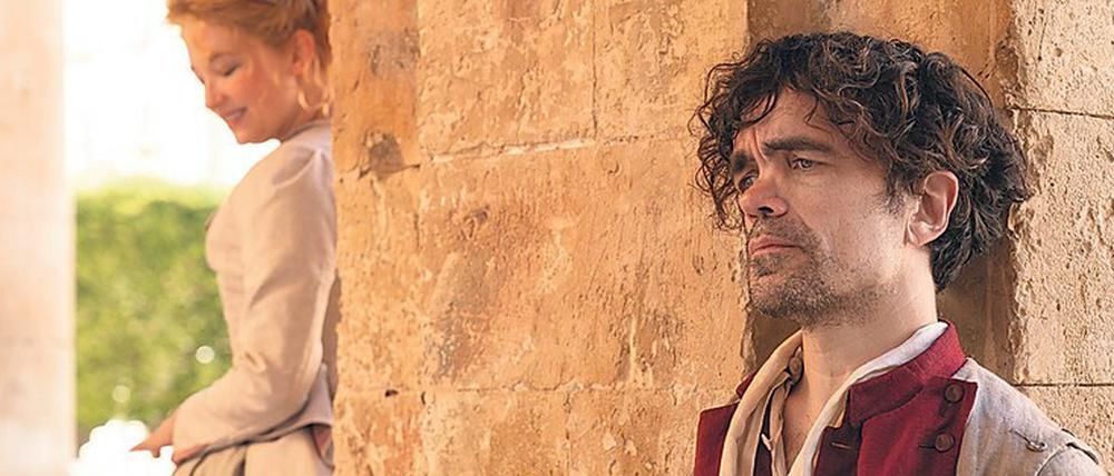 Cyrano (Peter Dinklage) schwärmt heimlich für seine Freundin Roxanne (Haley Bennett).