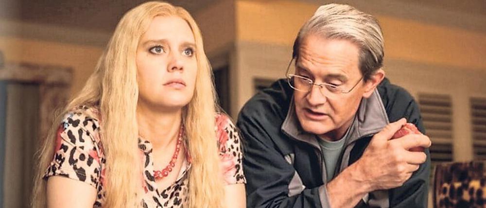 Eigentlich zu surreal, um wahr zu sein. Carole Baskin und Joe Exotic, Streithähne der legendären Netflix-Doku „Tiger King“ – nun in Serie auf Sky.