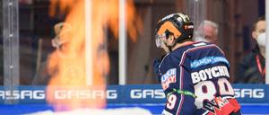Ihr müsst nach Hause gehn'. Leider - Zach Boychuk und sein Team sind in Quarantäne.