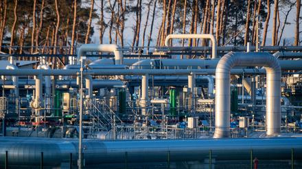 Blick auf Rohrsysteme und Absperrvorrichtungen in der Gasempfangsstation der Ostseepipeline Nord Stream 1 in Lubmin bei Greifswald.