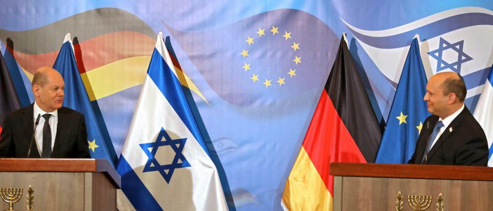 Bundeskanzler Olaf Scholz bei seinem Antrittsbesuch in Israel mit dessen Ministerpräsident Naftali Bennett.