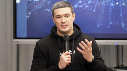 Schwere Last auf jungen Schultern. Mykhailo Fedorov.