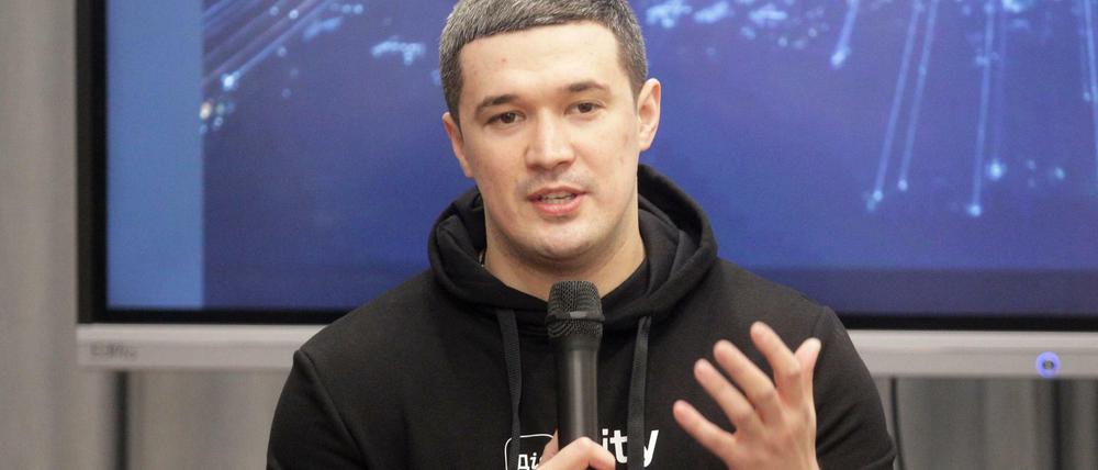 Schwere Last auf jungen Schultern. Mykhailo Fedorov.