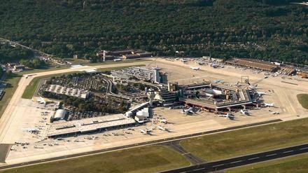 Erst Flughafen, dann Impfzentrum, bald Flüchtlingsunterkunft? Ein Luftbild Tegeler Flughafengeländes von 2019.